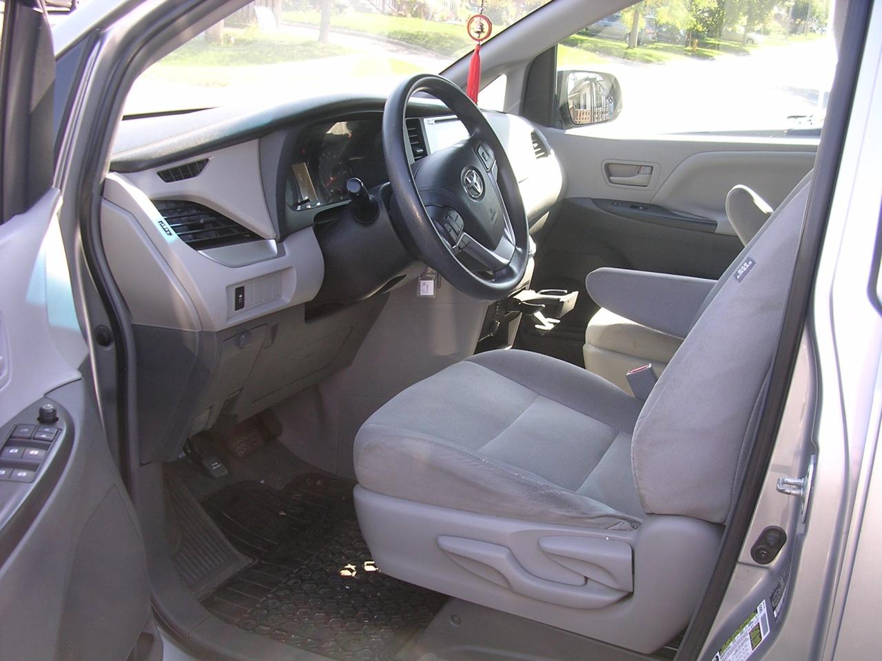 2015 Toyota Sienna 5DR 7-PASS FWD - Photo #5