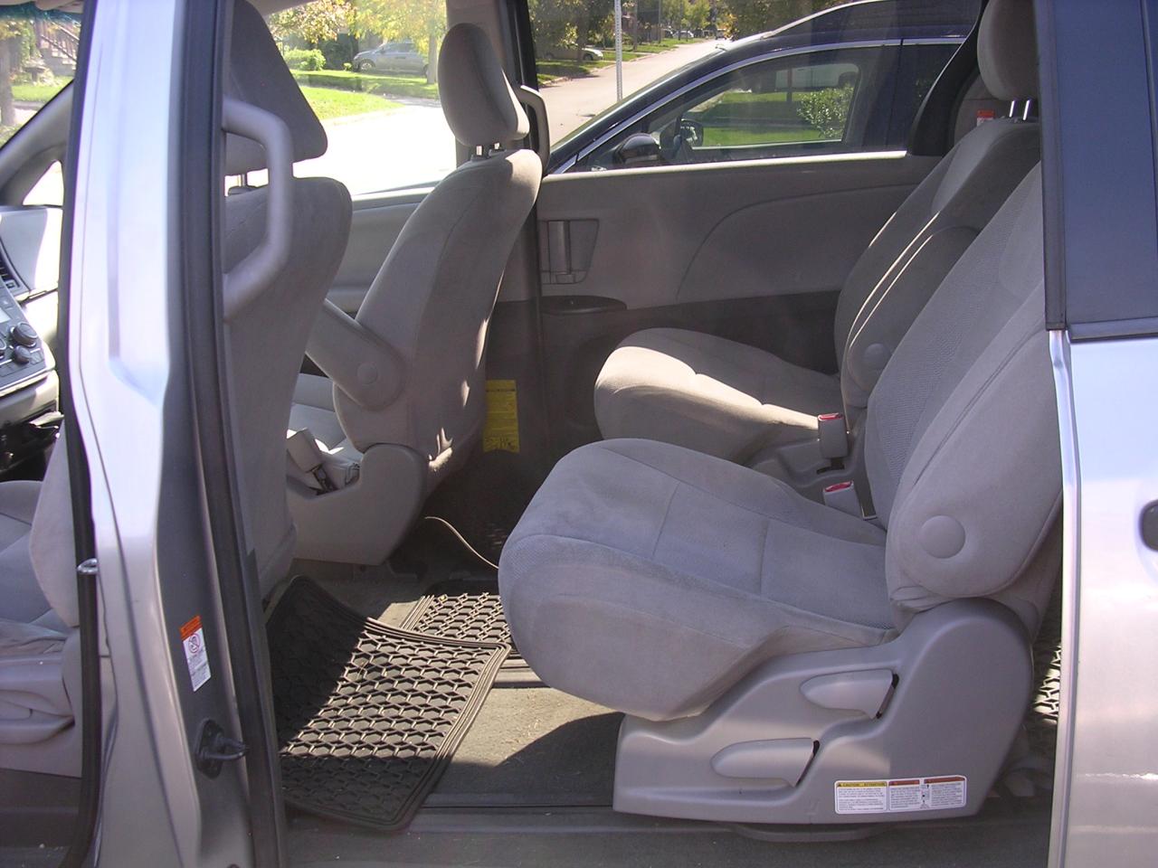 2015 Toyota Sienna 5DR 7-PASS FWD - Photo #6