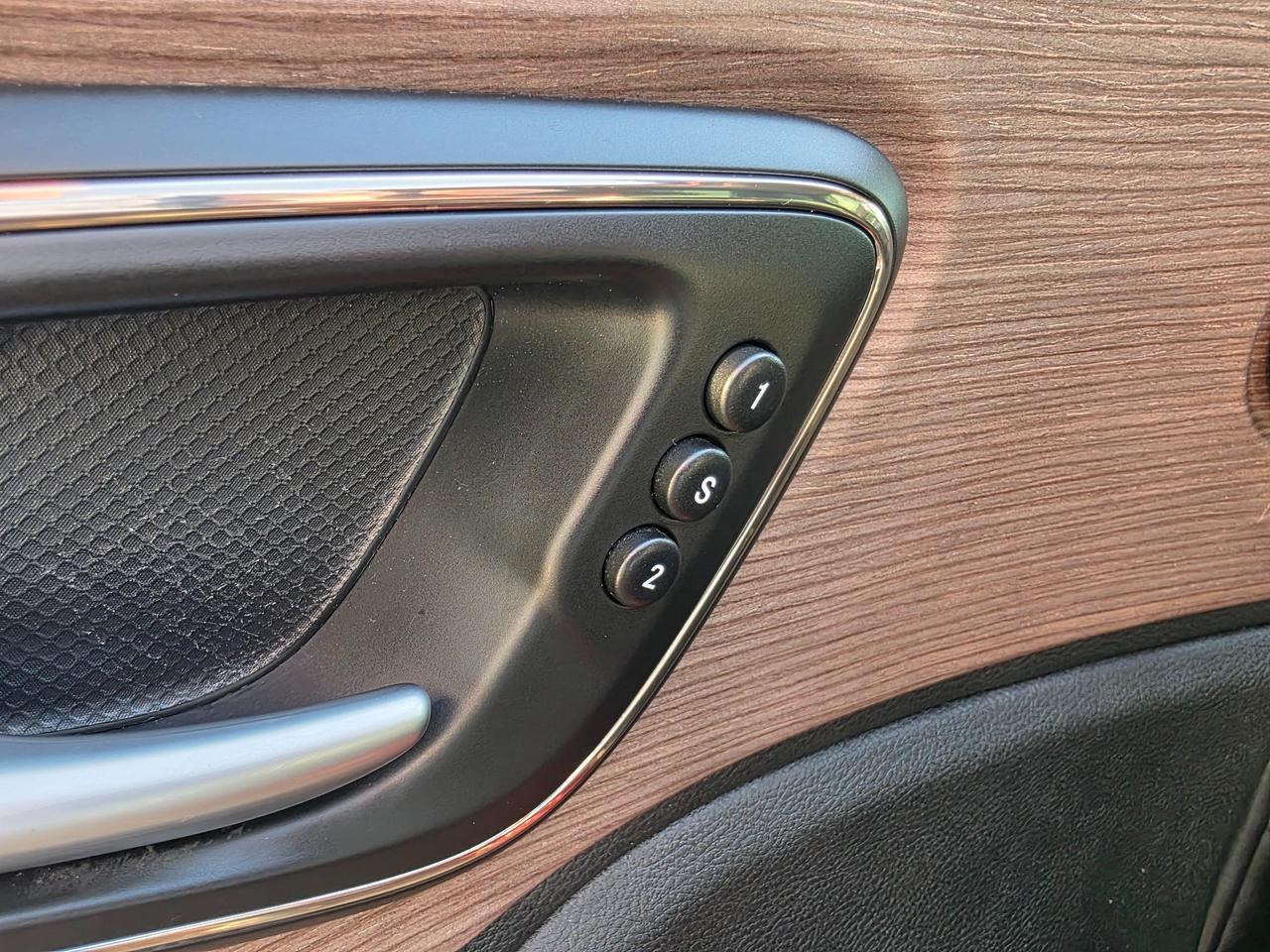 2015 Chrysler 200 C Accident Free | Leather Seats | Navigation Photo