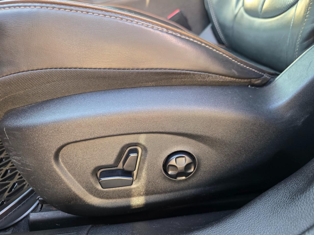 2015 Chrysler 200 C Accident Free | Leather Seats | Navigation Photo
