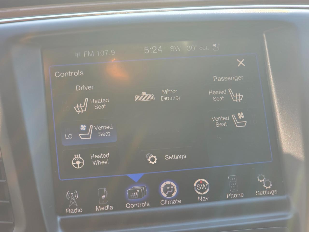 2015 Chrysler 200 C Accident Free | Leather Seats | Navigation Photo