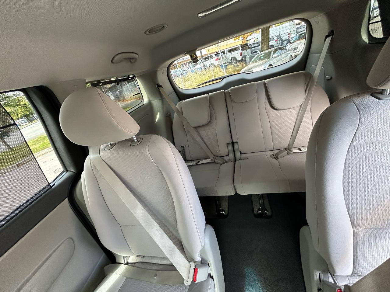 2017 Kia Sedona LX+ - Photo #10