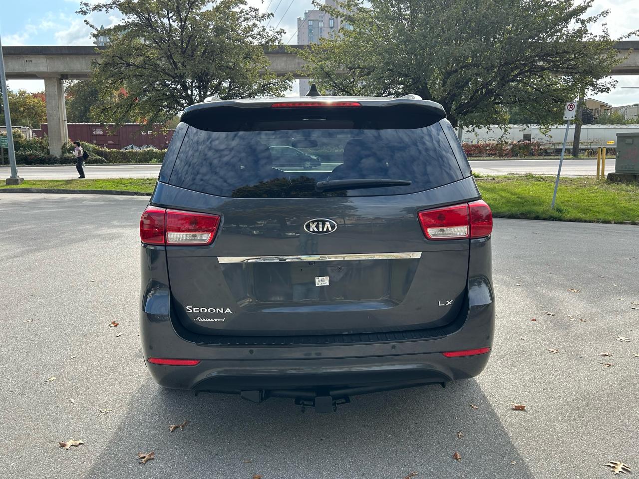 2017 Kia Sedona LX+ - Photo #7