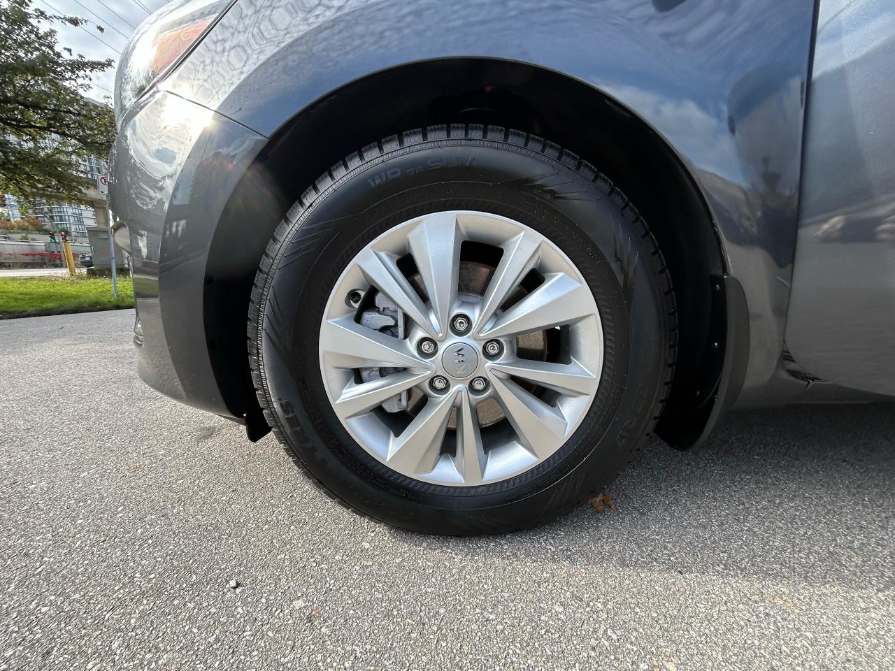 2017 Kia Sedona LX+ - Photo #11
