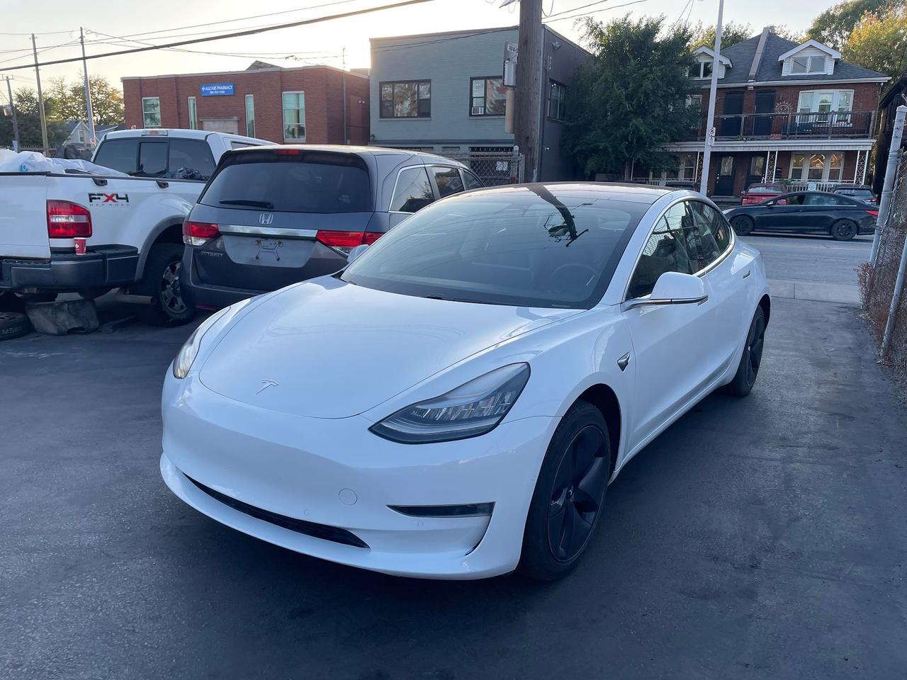 2018 Tesla Model 3 Long Range AWD *FRONT & REAR HEATED SEATS*