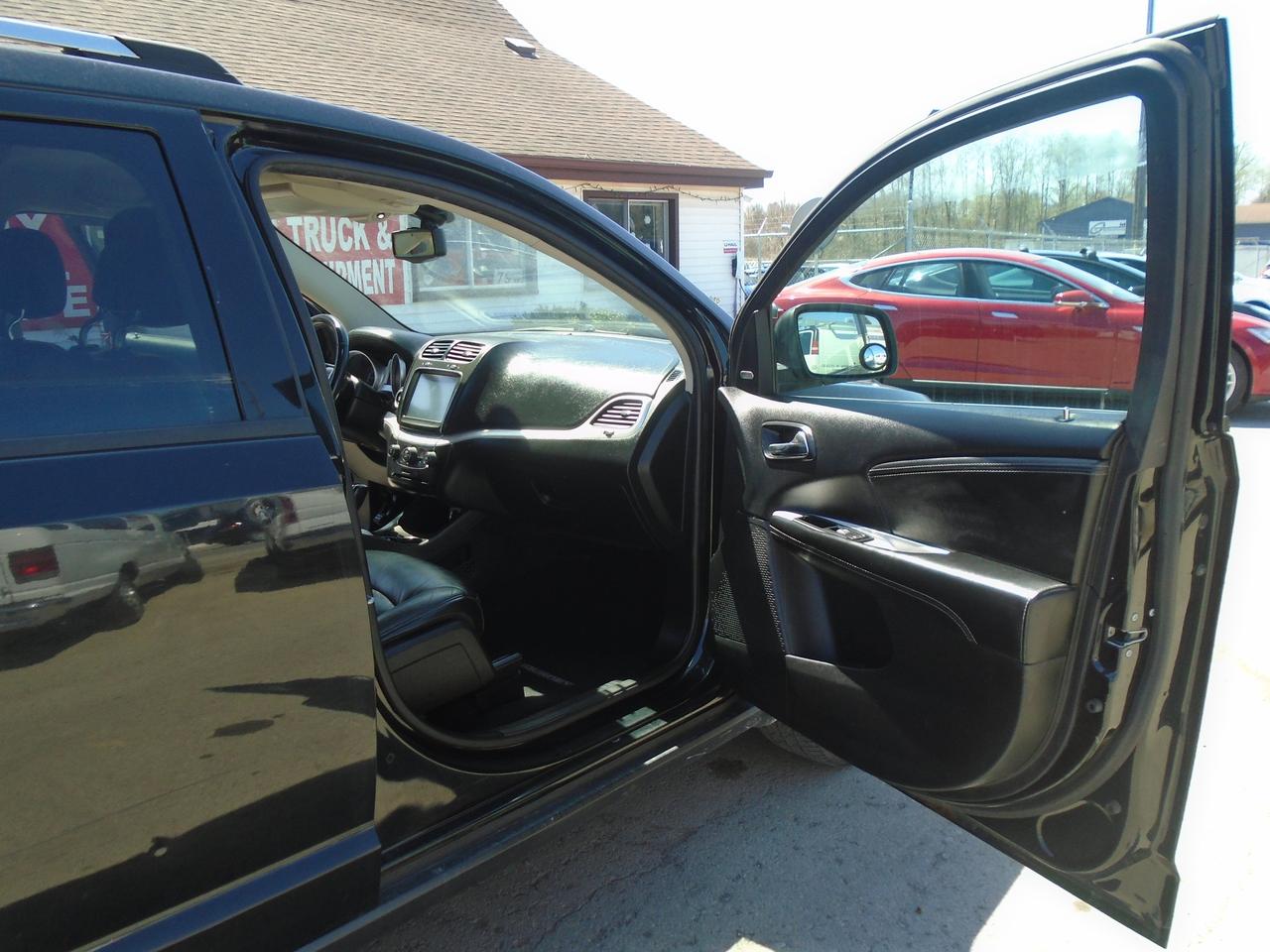 2017 Dodge Journey AWD 4dr GT 7 PASS. Photo