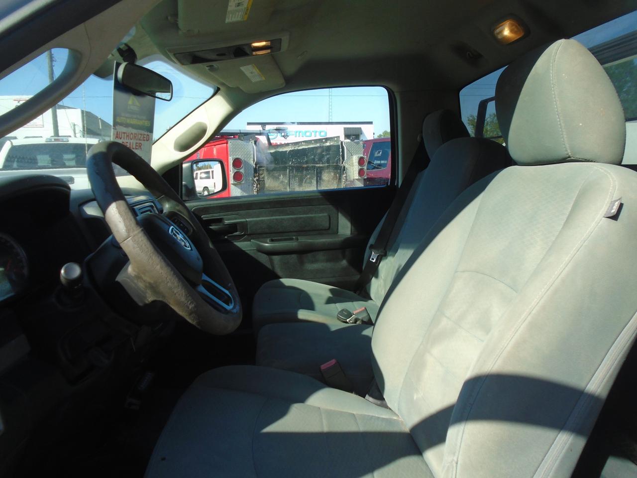 2017 RAM 1500 2WD Reg Cab 140.5  Tradesman - Photo #9
