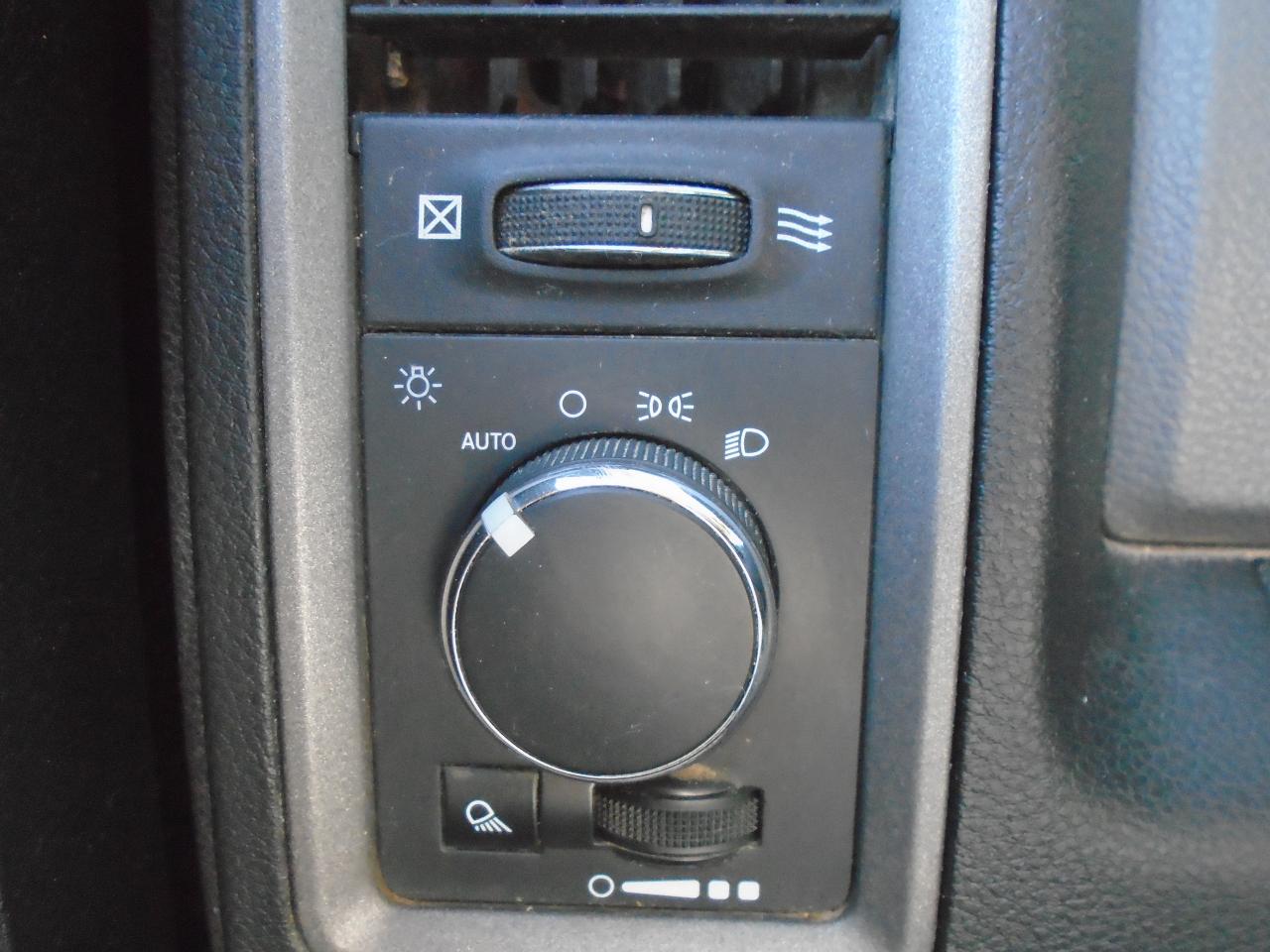 2017 RAM 1500 2WD Reg Cab 140.5  Tradesman - Photo #15