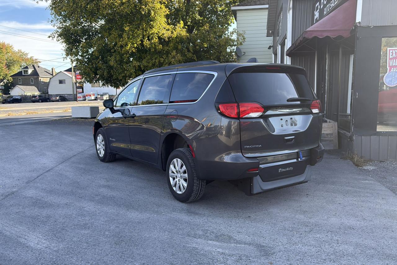 2018 Chrysler Pacifica L - Photo #2