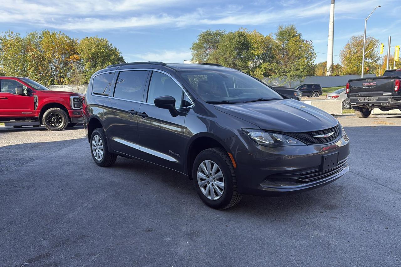 2018 Chrysler Pacifica L - Photo #4