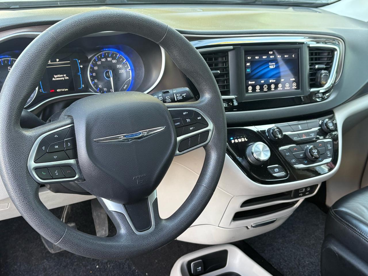 2018 Chrysler Pacifica L - Photo #8
