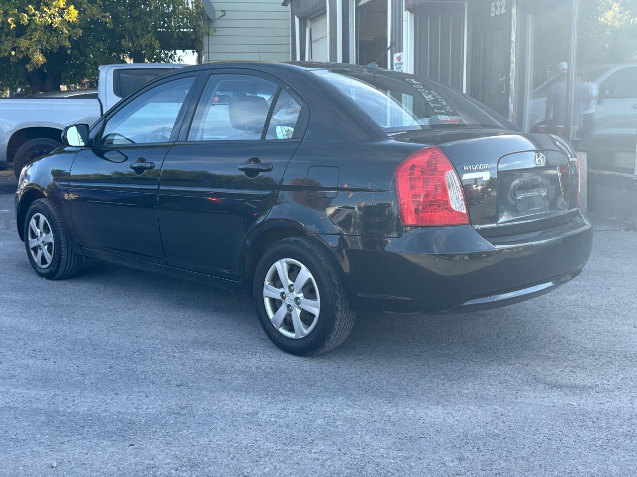 2011 Hyundai Accent GL - Photo #2