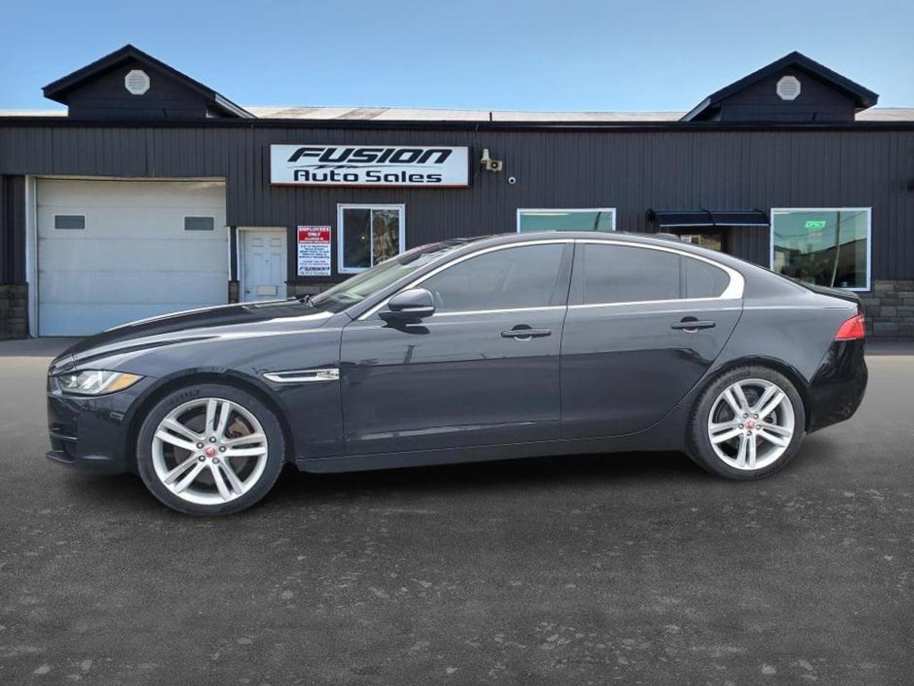 2018 Jaguar XE 30t AWD Prestige-SUNROOF-LEATHER-NAVIGATION Photo1