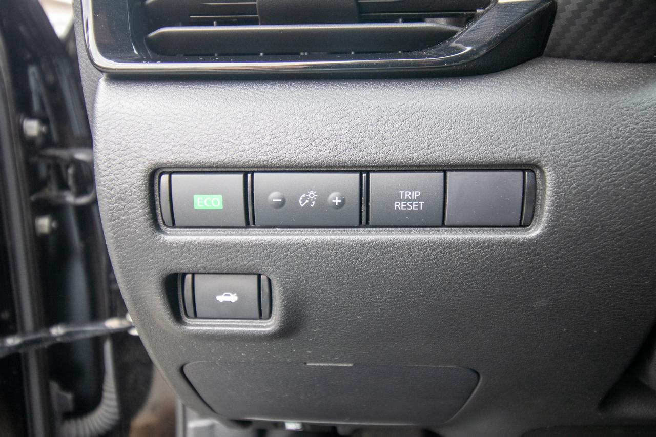 2024 Nissan Sentra SV Photo5