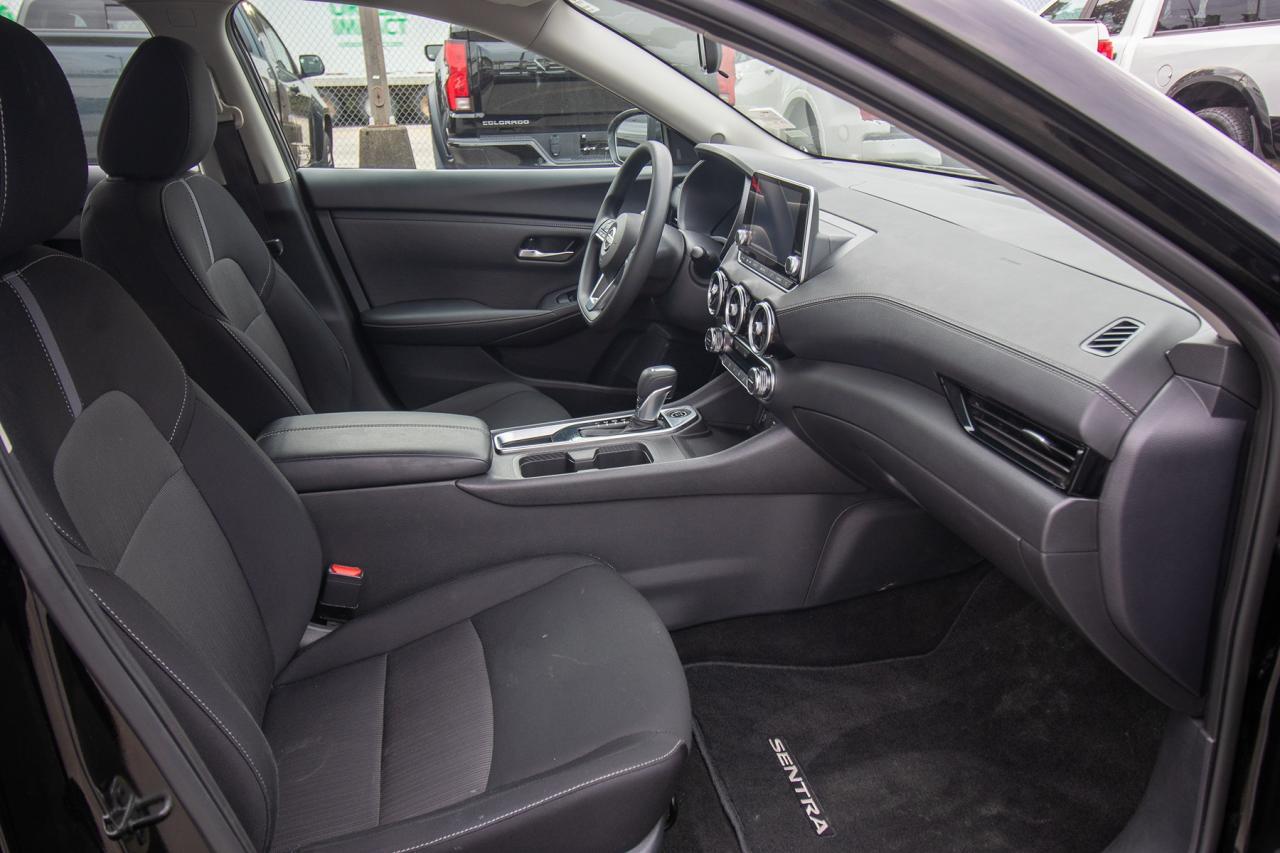 2024 Nissan Sentra SV Photo5