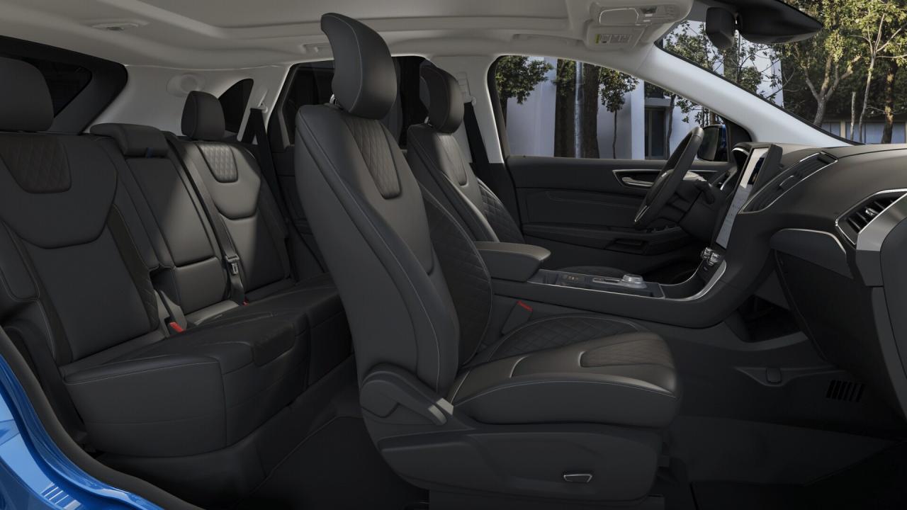 2023 Ford Edge Titanium Photo5