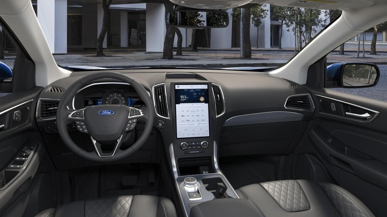 2023 Ford Edge Titanium Photo5