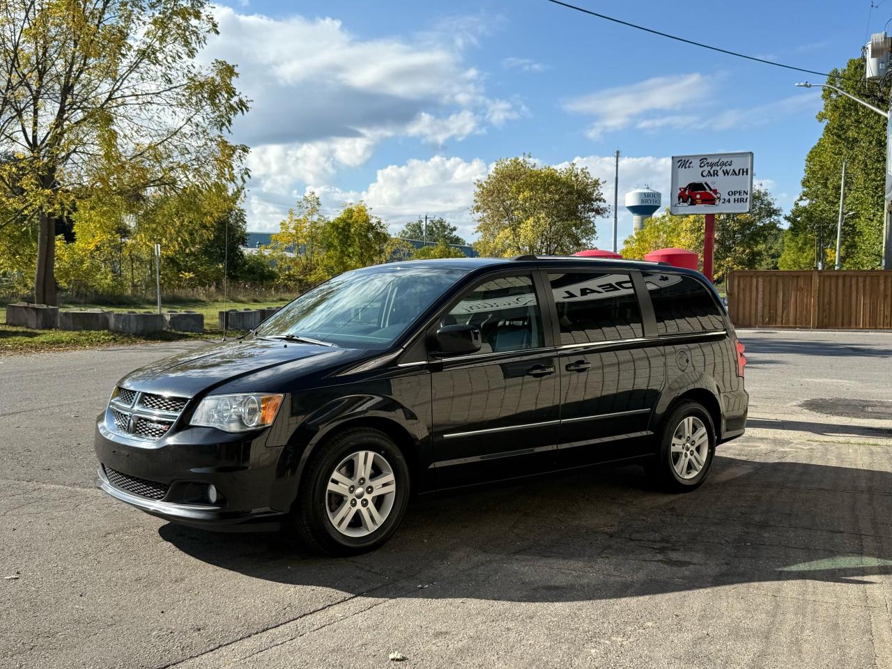 2016 Dodge Grand Caravan Crew Plus - Photo #3