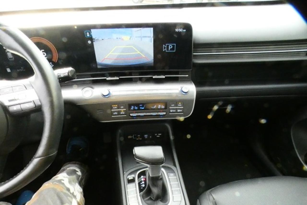 2024 Hyundai Venue Essential w/Htd cloth, BUC - Photo #14