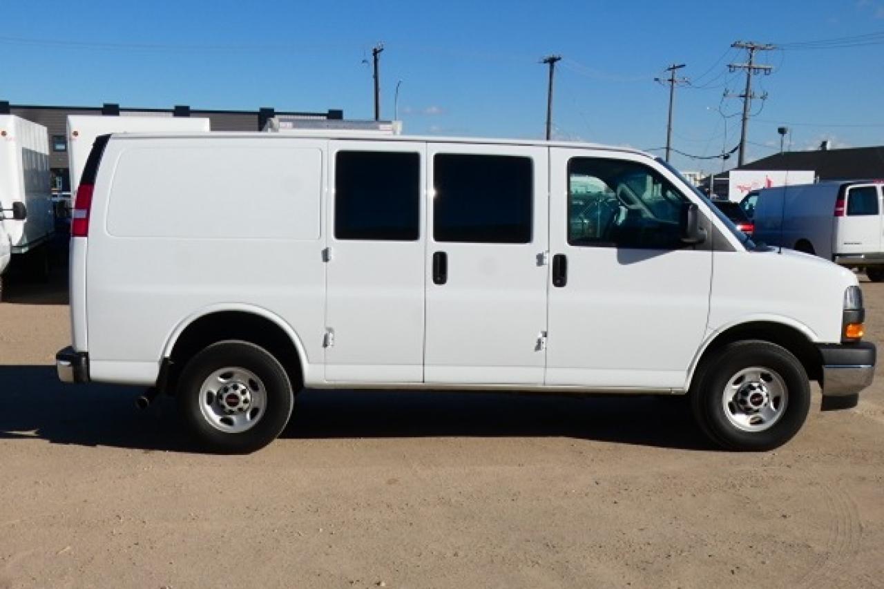 2023 GMC Savana Cargo Van RWD 2500 w/cloth seats, RVM BUC - Photo #5