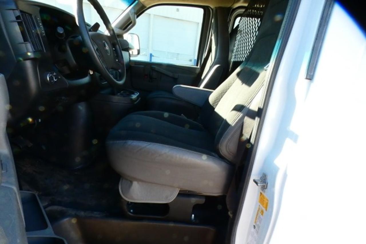 2023 GMC Savana Cargo Van RWD 2500 w/cloth seats, RVM BUC - Photo #11