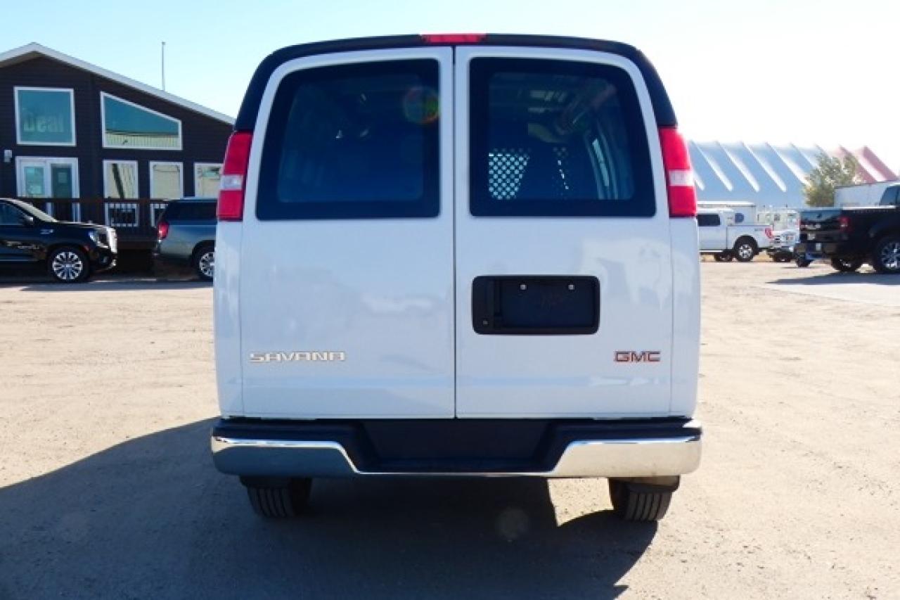 2023 GMC Savana Cargo Van RWD 2500 w/cloth seats, RVM BUC - Photo #7