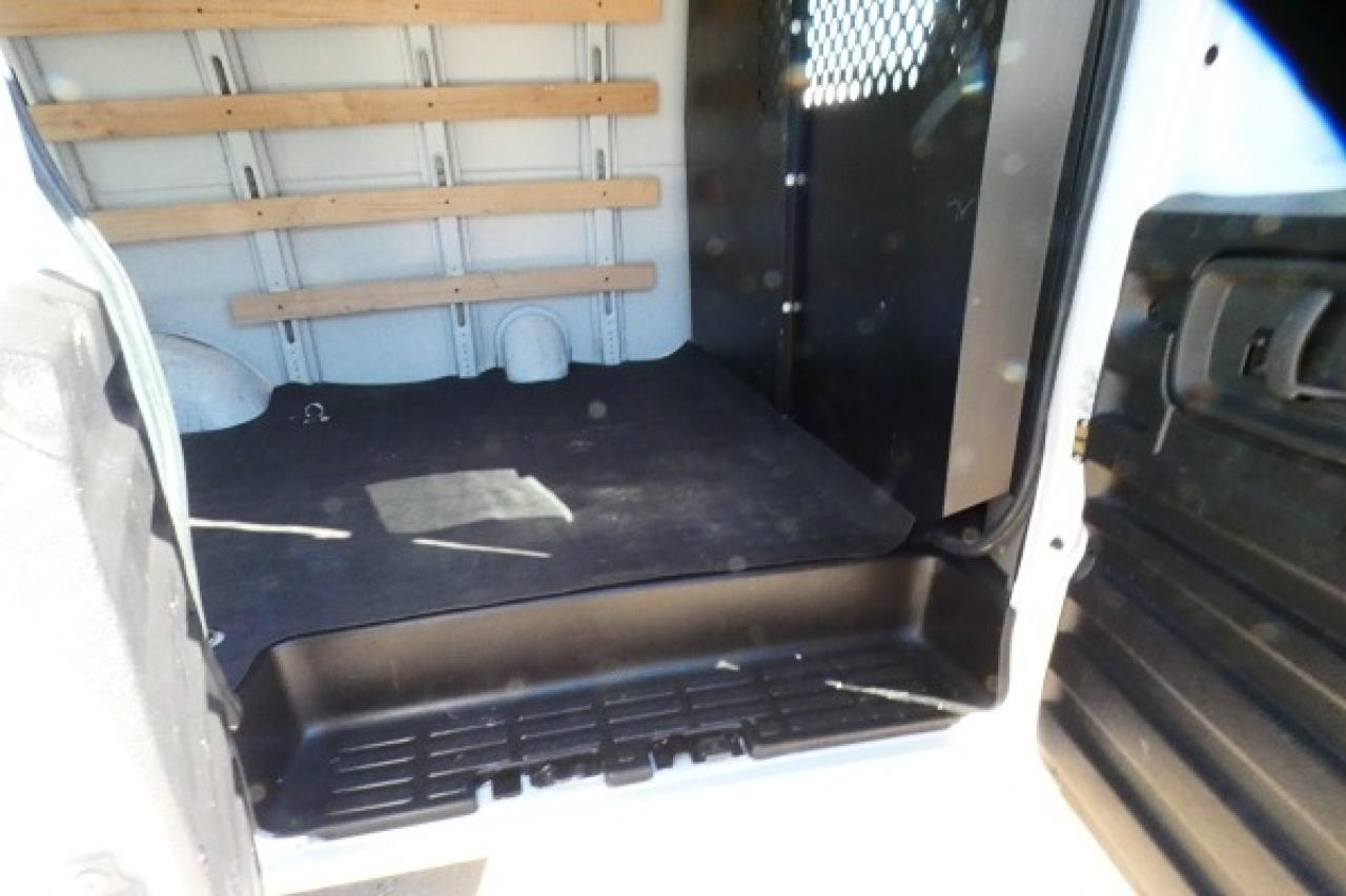 2023 GMC Savana Cargo Van RWD 2500 w/cloth seats, RVM BUC - Photo #10
