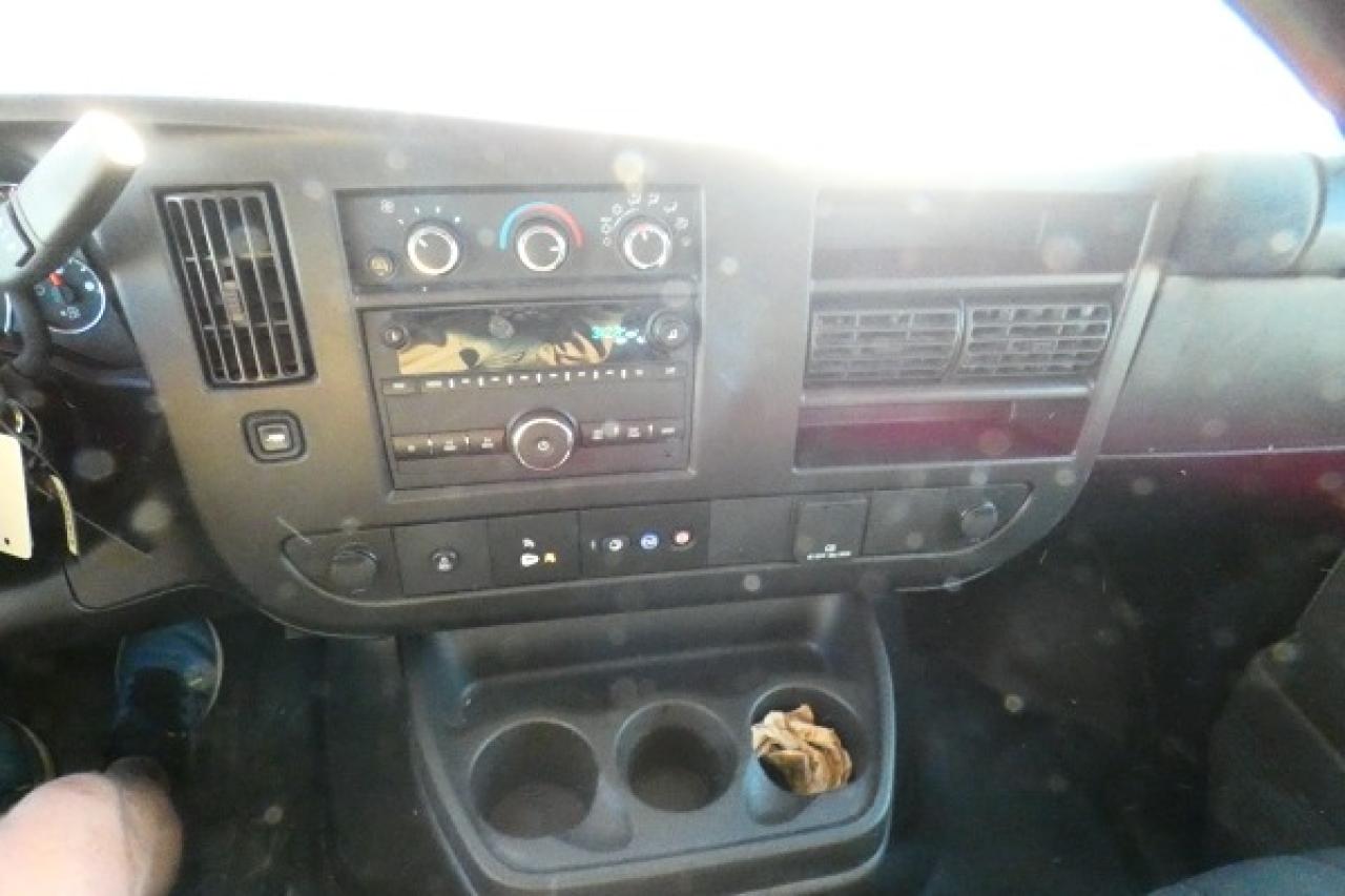 2023 GMC Savana Cargo Van RWD 2500 w/cloth seats, RVM BUC - Photo #15