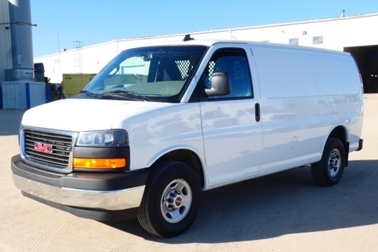 2023 GMC Savana Cargo Van RWD 2500 w/cloth seats, RVM BUC - Photo #2