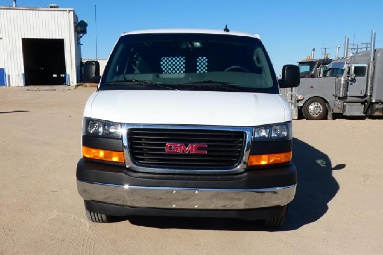 2023 GMC Savana Cargo Van RWD 2500 w/cloth seats, RVM BUC - Photo #3