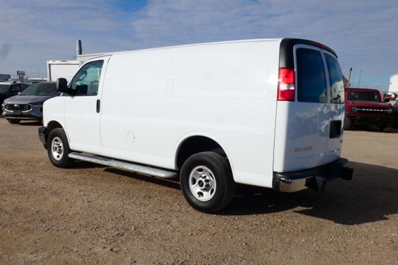 2023 GMC Savana Cargo Van RWD 2500 w/cloth seats, RVM BUC - Photo #8