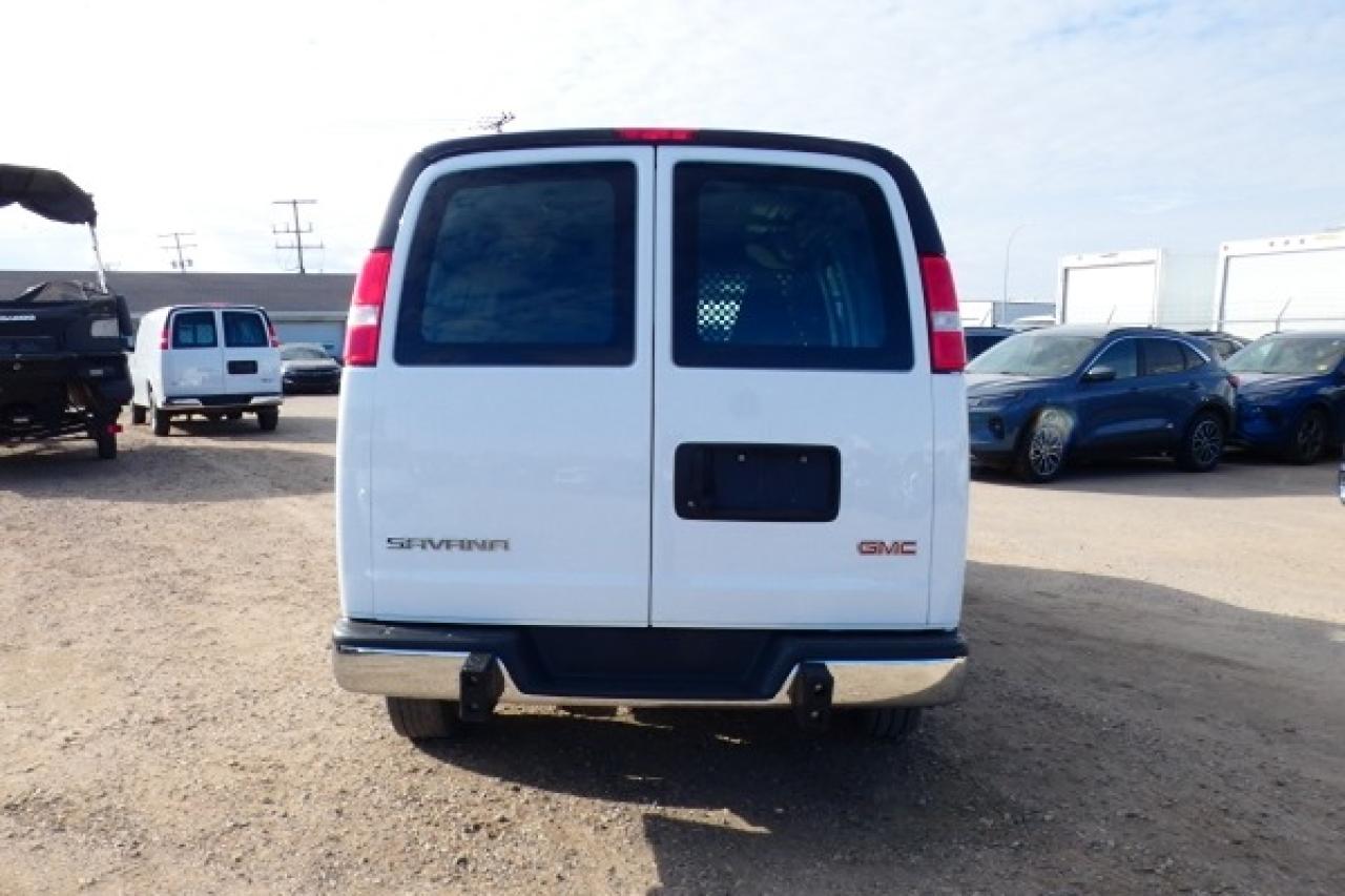2023 GMC Savana Cargo Van RWD 2500 w/cloth seats, RVM BUC - Photo #7