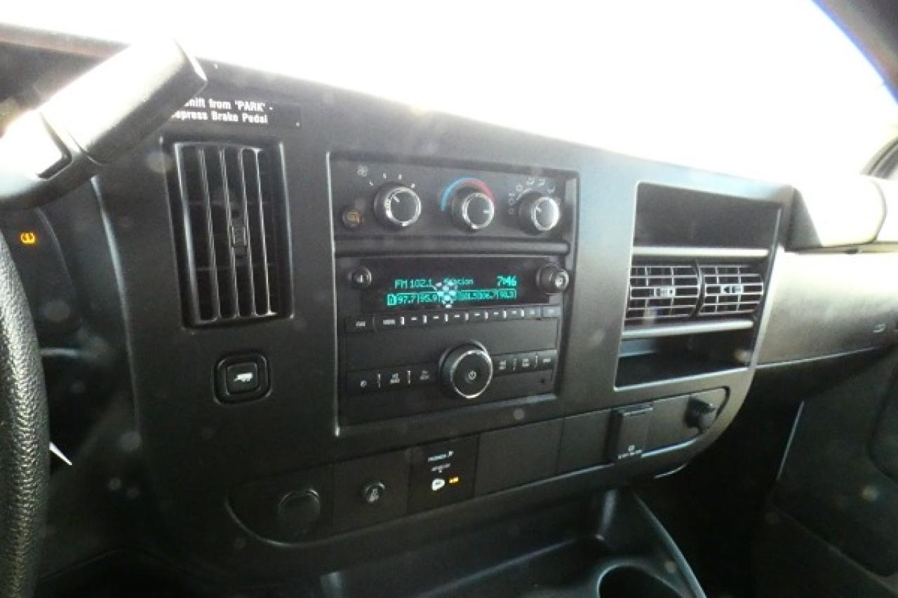 2023 GMC Savana Cargo Van RWD 2500 w/cloth seats, RVM BUC - Photo #15