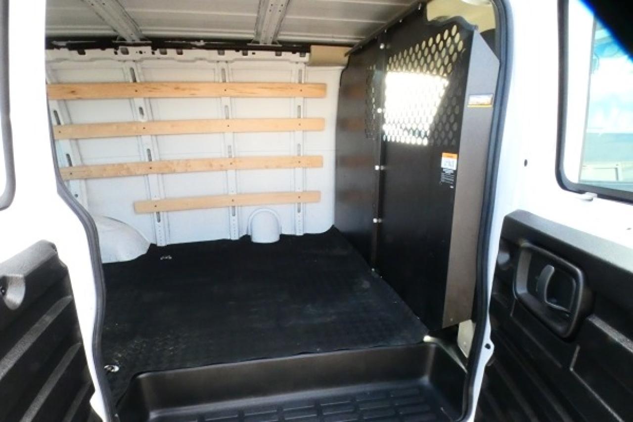 2023 GMC Savana Cargo Van RWD 2500 w/cloth seats, RVM BUC - Photo #10