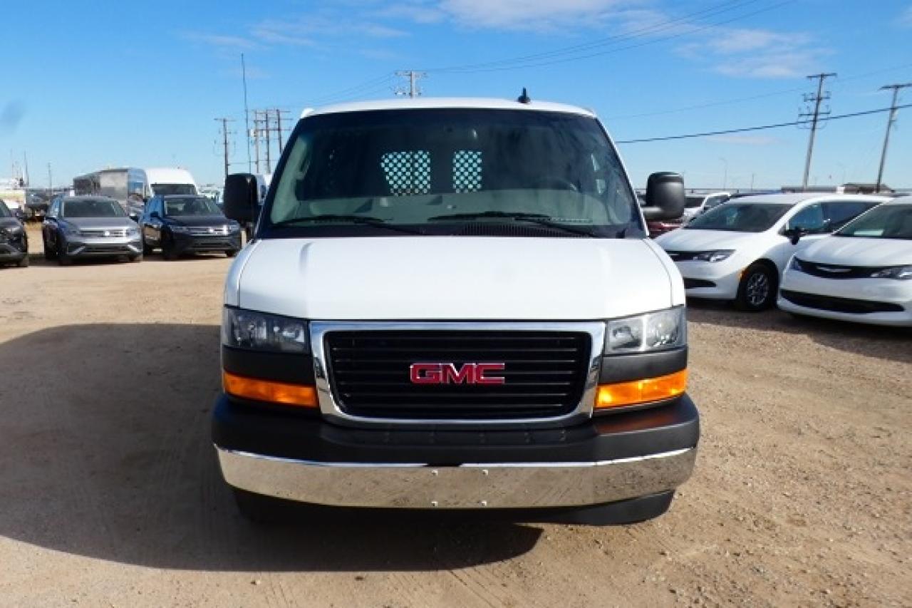 2023 GMC Savana Cargo Van RWD 2500 w/cloth seats, RVM BUC - Photo #3