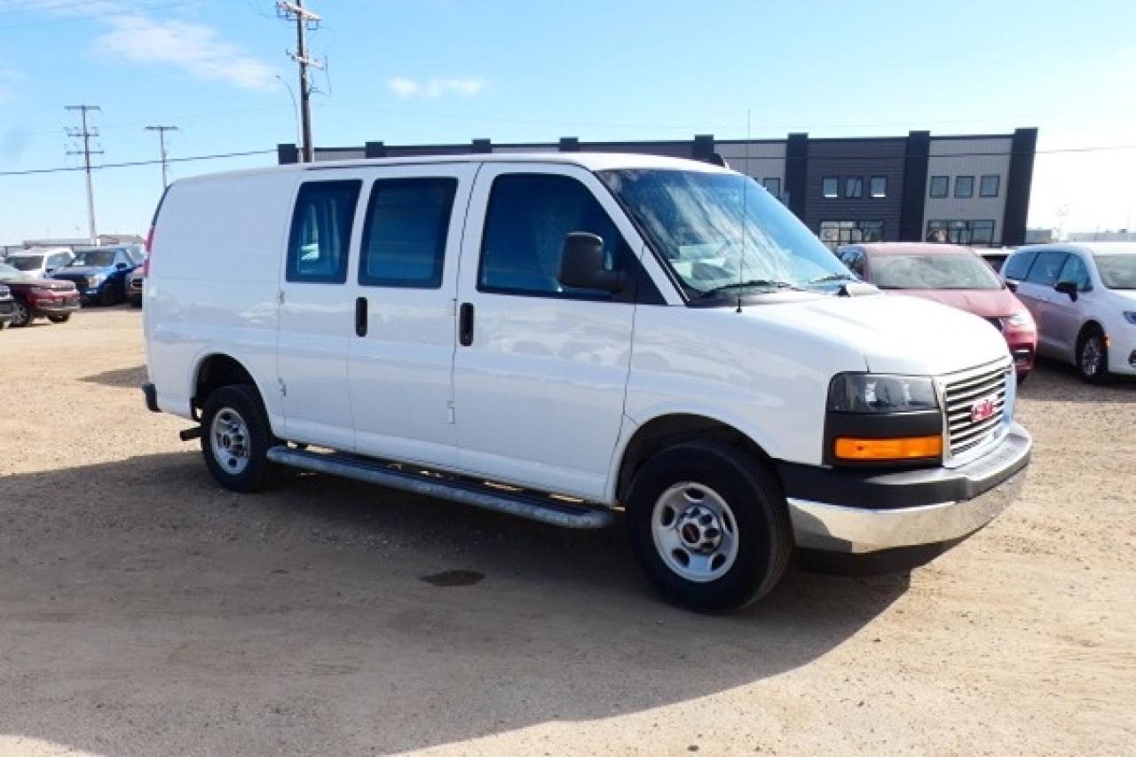 2023 GMC Savana Cargo Van RWD 2500 w/cloth seats, RVM BUC - Photo #4