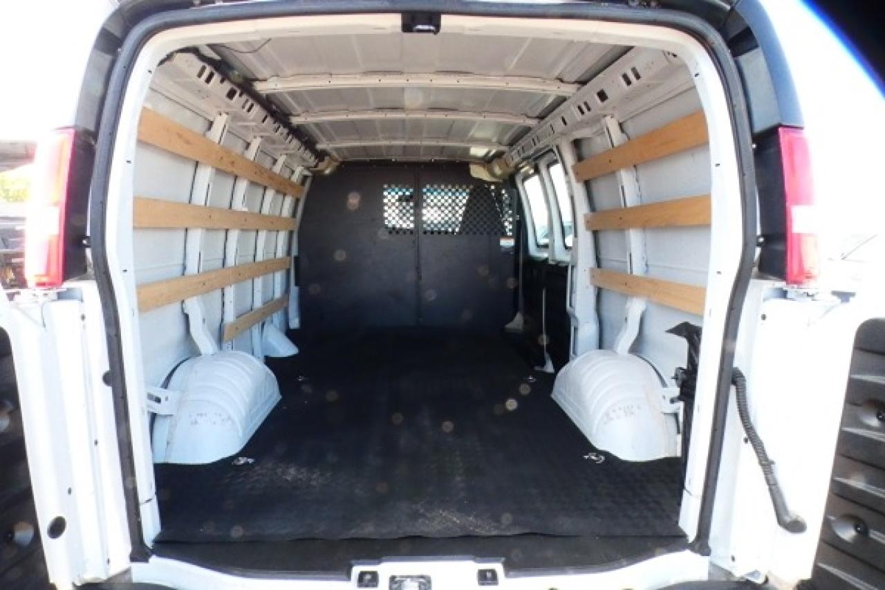 2023 GMC Savana Cargo Van RWD 2500 w/cloth seats, RVM BUC - Photo #11