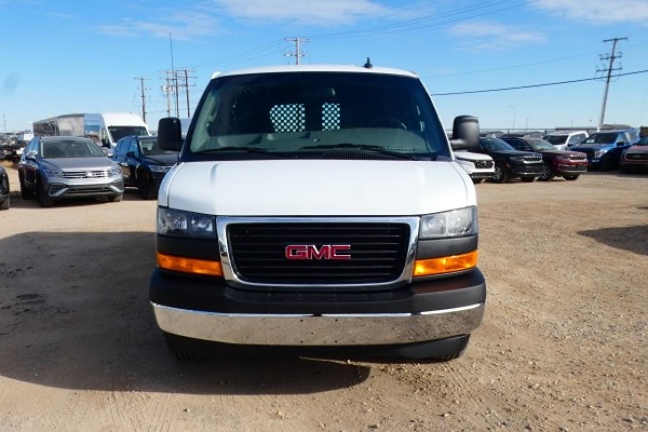 2023 GMC Savana Cargo Van RWD 2500 w/cloth seats, RVM BUC - Photo #3