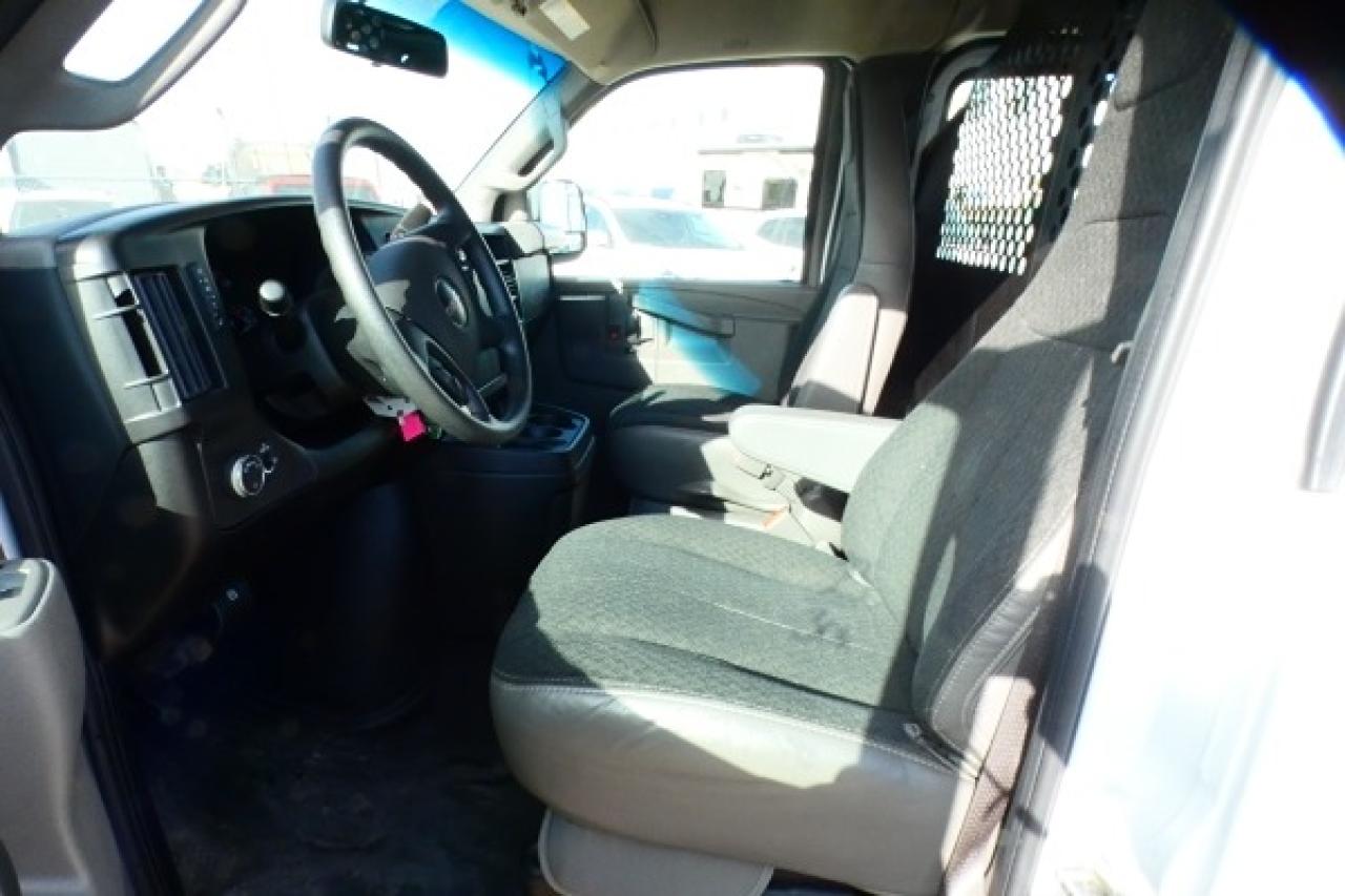 2023 GMC Savana Cargo Van RWD 2500 w/cloth seats, RVM BUC - Photo #12