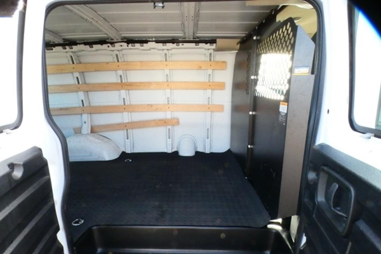 2023 GMC Savana Cargo Van RWD 2500 w/cloth seats, RVM BUC - Photo #10