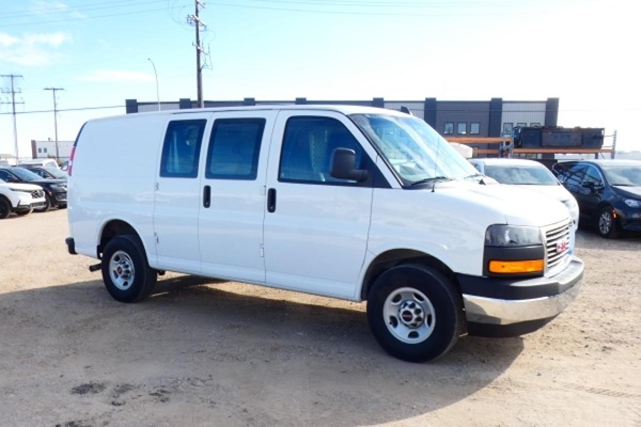 2023 GMC Savana Cargo Van RWD 2500 w/cloth seats, RVM BUC - Photo #4