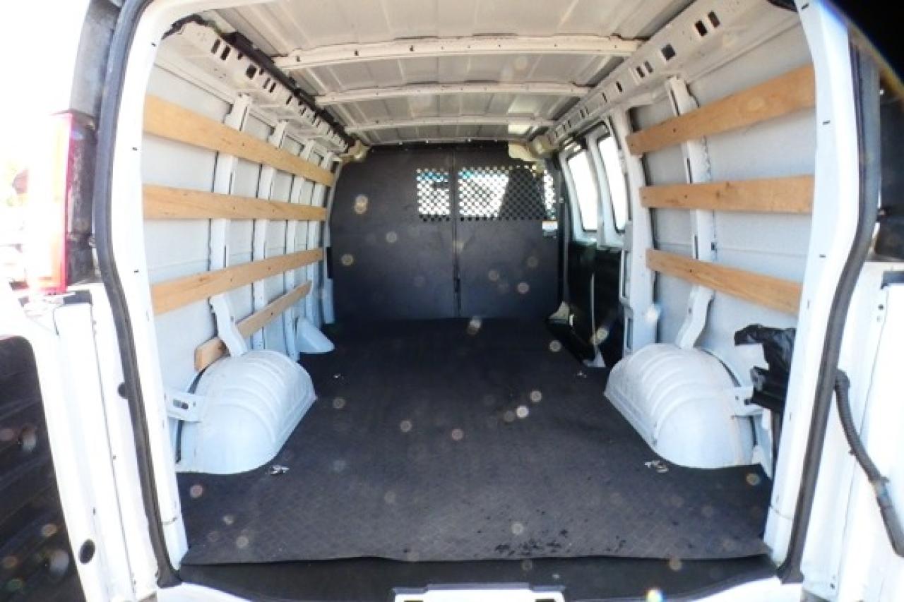 2023 GMC Savana Cargo Van RWD 2500 w/cloth seats, RVM BUC - Photo #11