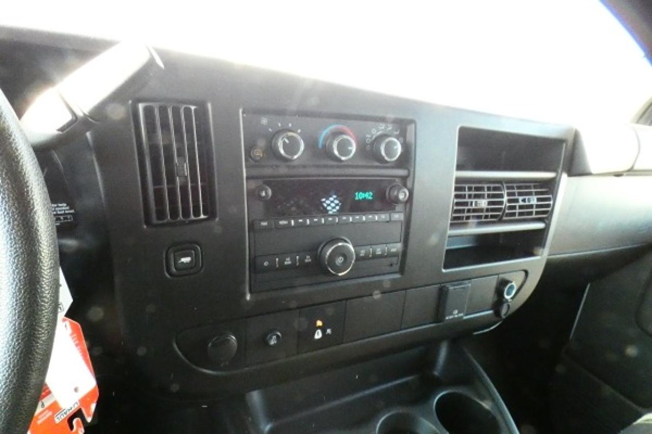 2023 GMC Savana Cargo Van RWD 2500 w/cloth seats, RVM BUC - Photo #16