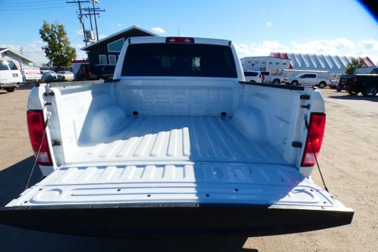 2023 Dodge Ram 1500 SLT Classic 4x4 Crew Cab w/Power cloth, BUC - Photo #15
