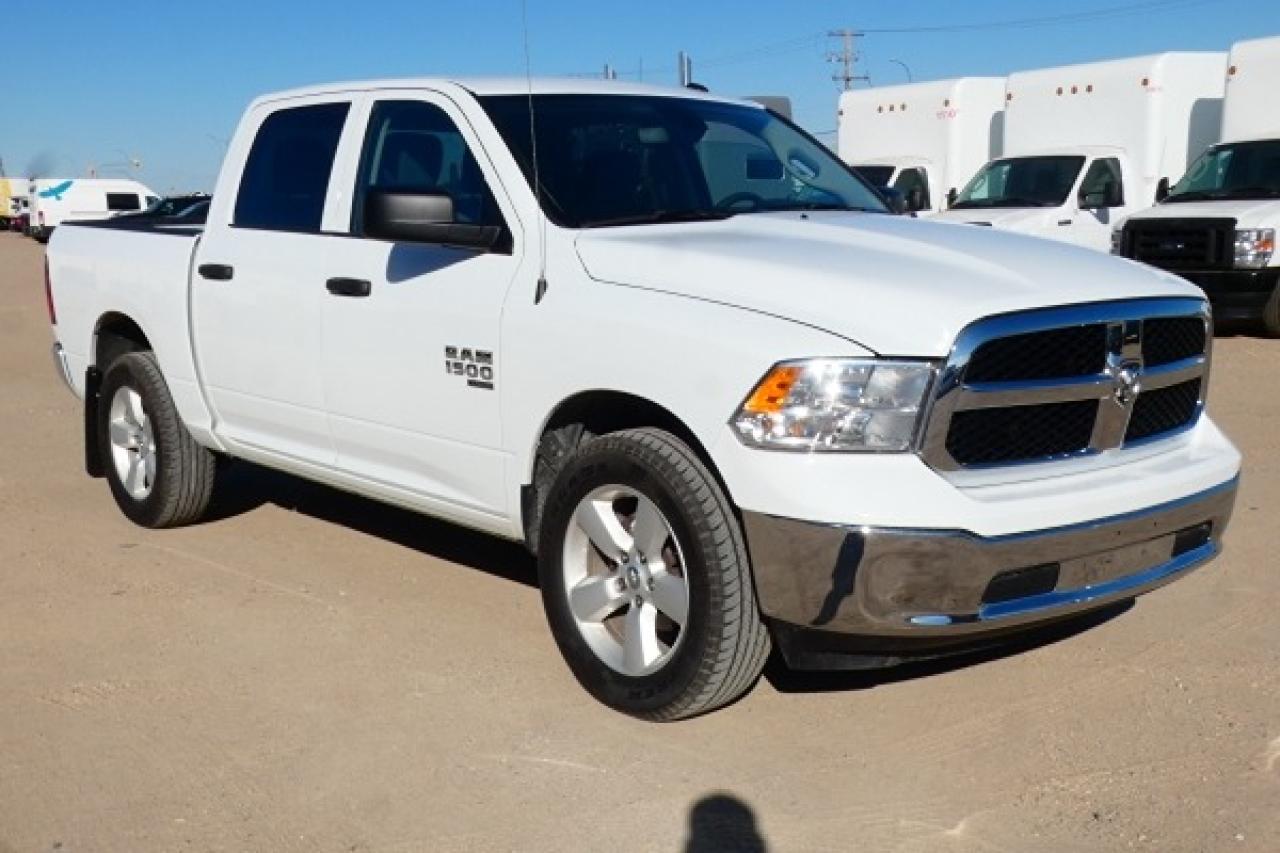 2023 Dodge Ram 1500 SLT Classic 4x4 Crew Cab w/Power cloth, BUC - Photo #4