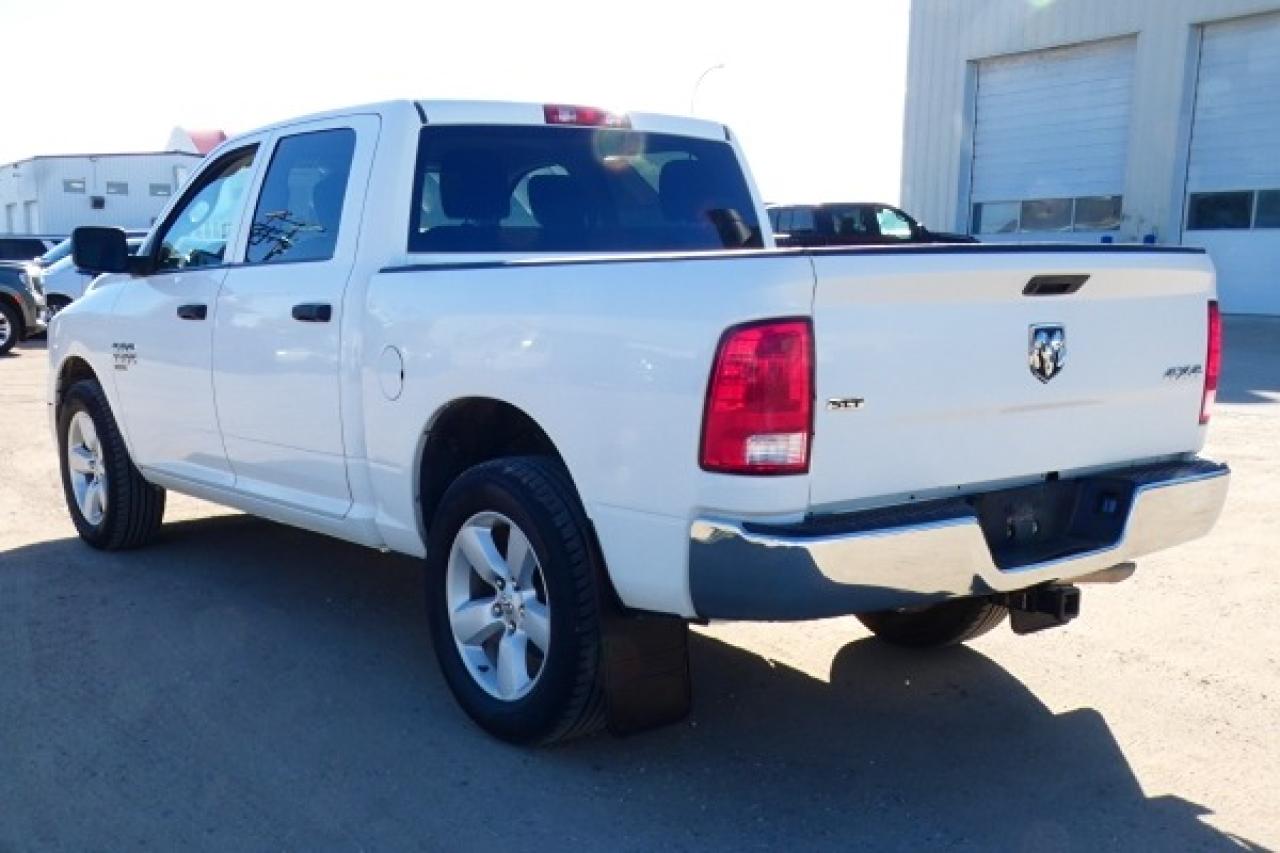 2023 Dodge Ram 1500 SLT Classic 4x4 Crew Cab w/Power cloth, BUC - Photo #8