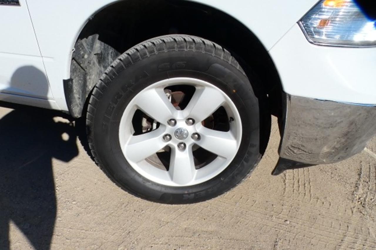 2023 Dodge Ram 1500 SLT Classic 4x4 Crew Cab w/Power cloth, BUC - Photo #16