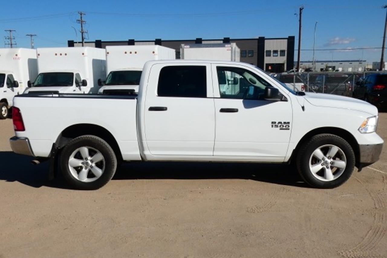 2023 Dodge Ram 1500 SLT Classic 4x4 Crew Cab w/Power cloth, BUC - Photo #5