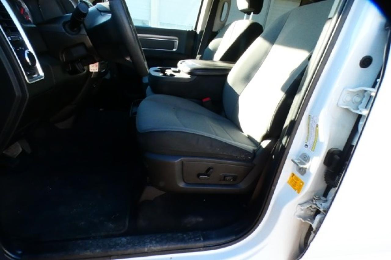 2023 Dodge Ram 1500 SLT Classic 4x4 Crew Cab w/Power cloth, BUC - Photo #10