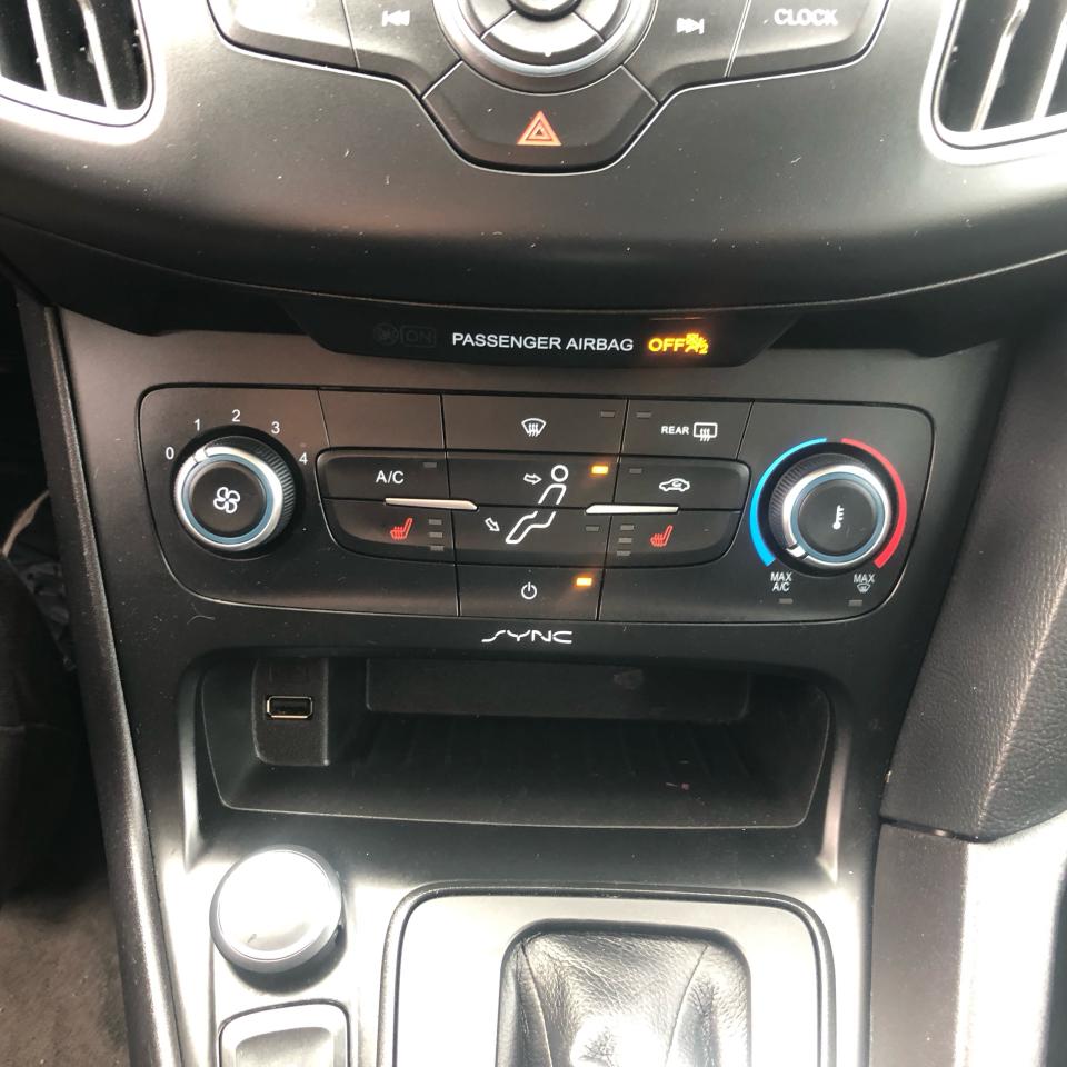2015 Ford Focus SE / H.SEATS / BLUETOOTH Photo3